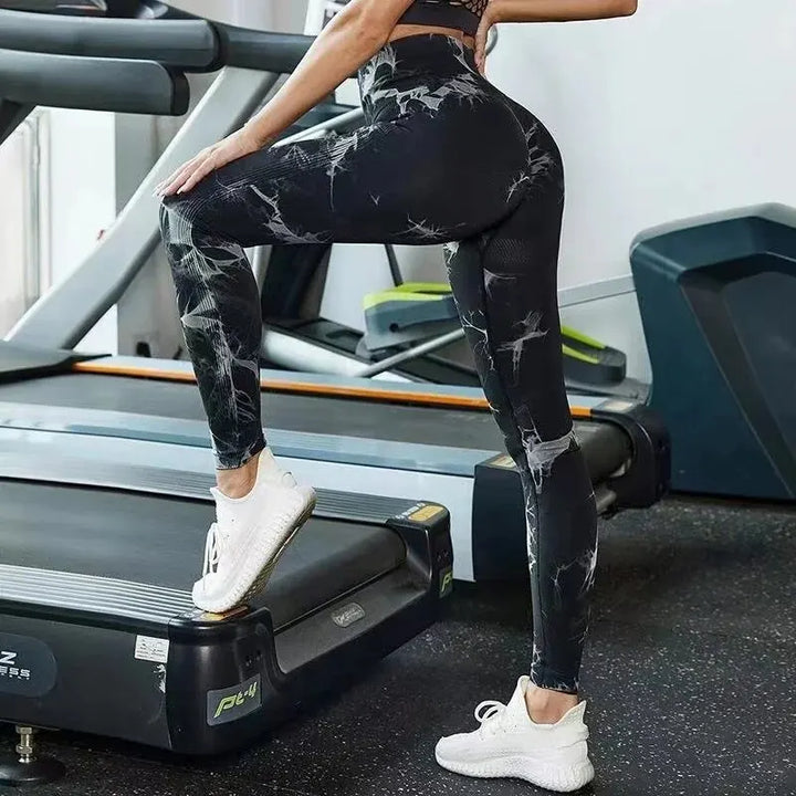 Sculpting Seamless Leggings with Scrunch Butt